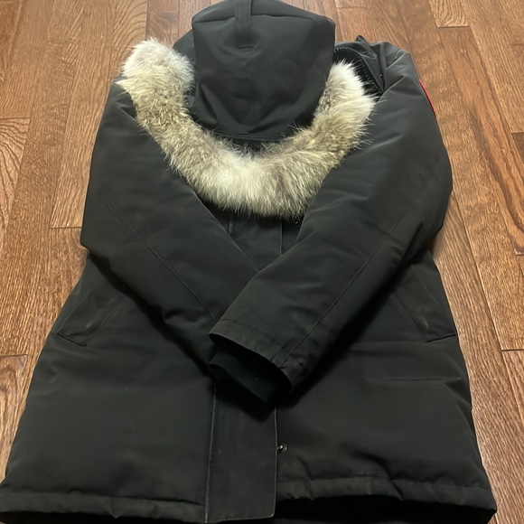 Black. Canada Goose 🔥🔥XS. Parka. - Picture 8 of 8